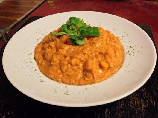 Omat paksu ja makea minestronea valmistettu nektariineja, päivämäärät, hieman kookos lihaa, paprikaa ja selleri kappaletta Hokkaido kurpitsa ja daikon retiisi. Hämmästyttävän herkullinen.