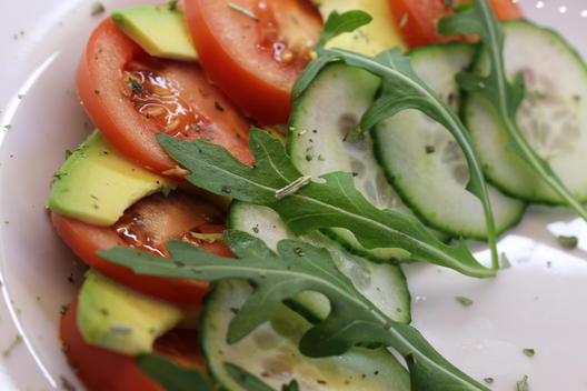 Avokado - tomaatti - kurkku - välipala
