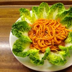 Retiisi - "Udon" - nuudelit mango - paprikat - date - kastiketta