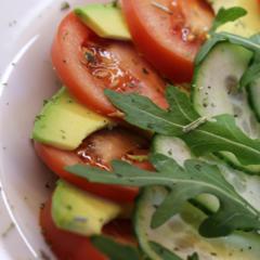 Avokado - tomaatti - kurkku - välipala