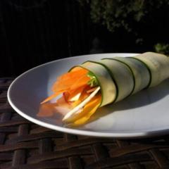 Kesäkurpitsaa, vuonankaali, retiisiä, selleri, porkkana kevätkääryle