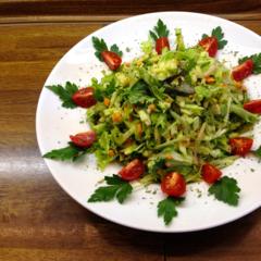 Avokado - omena - frisée - salaatti