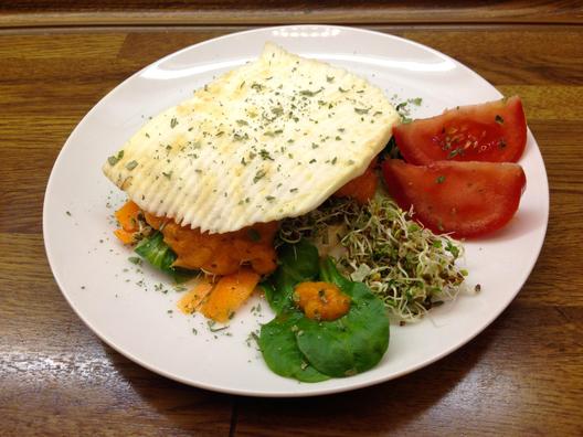 Porkkana - tomaatti - alfalfa sandwich ananas - paprikat - kastiketta