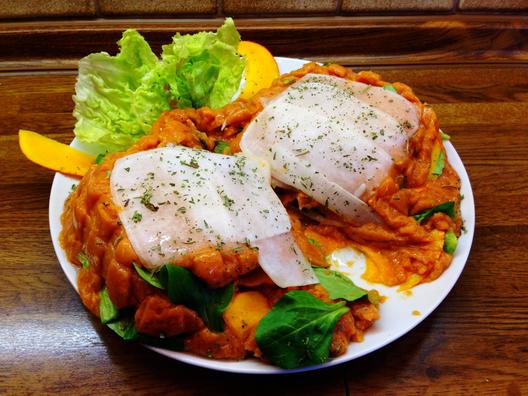 Kurpitsa retiisi lasagne tomaatti kaki kastike