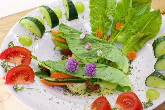 Ananas rypäleen collard kääreet